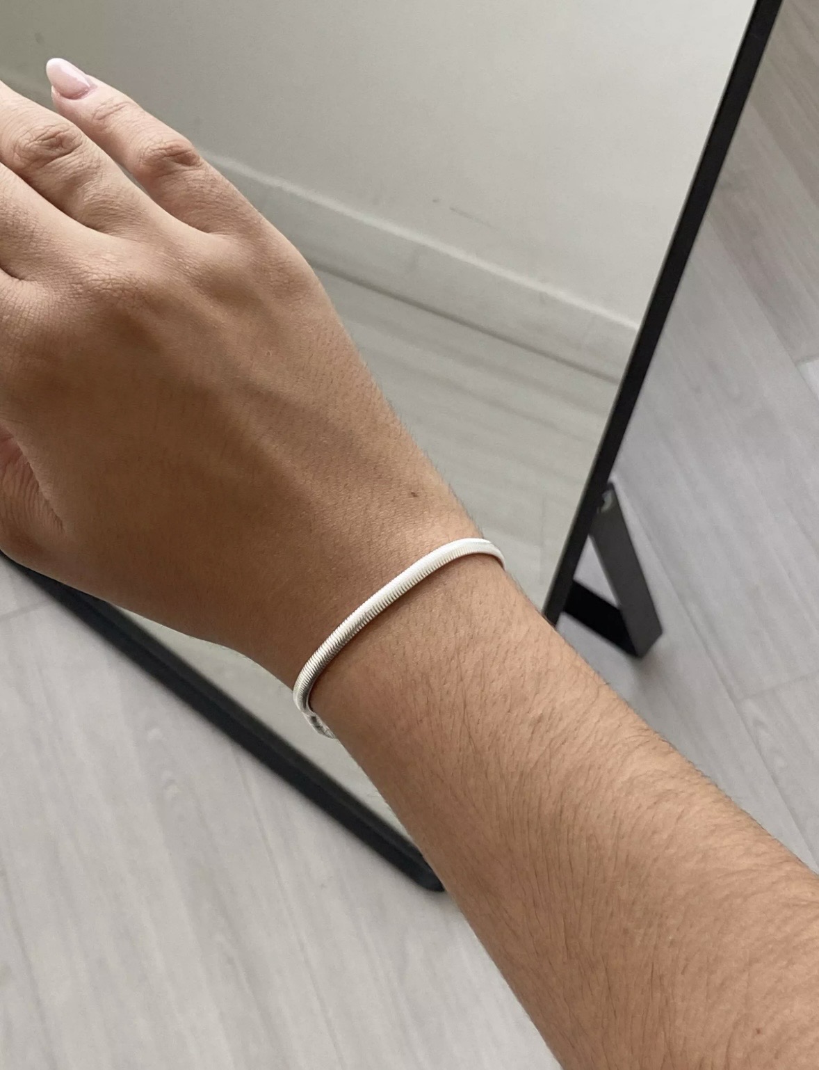 Pulseira Serpente — foto na modelo