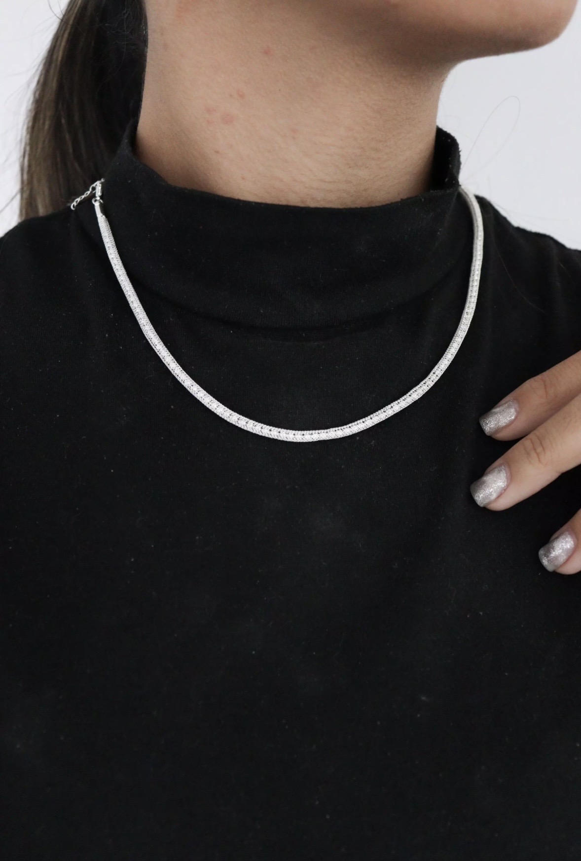 Choker Glow — foto na modelo