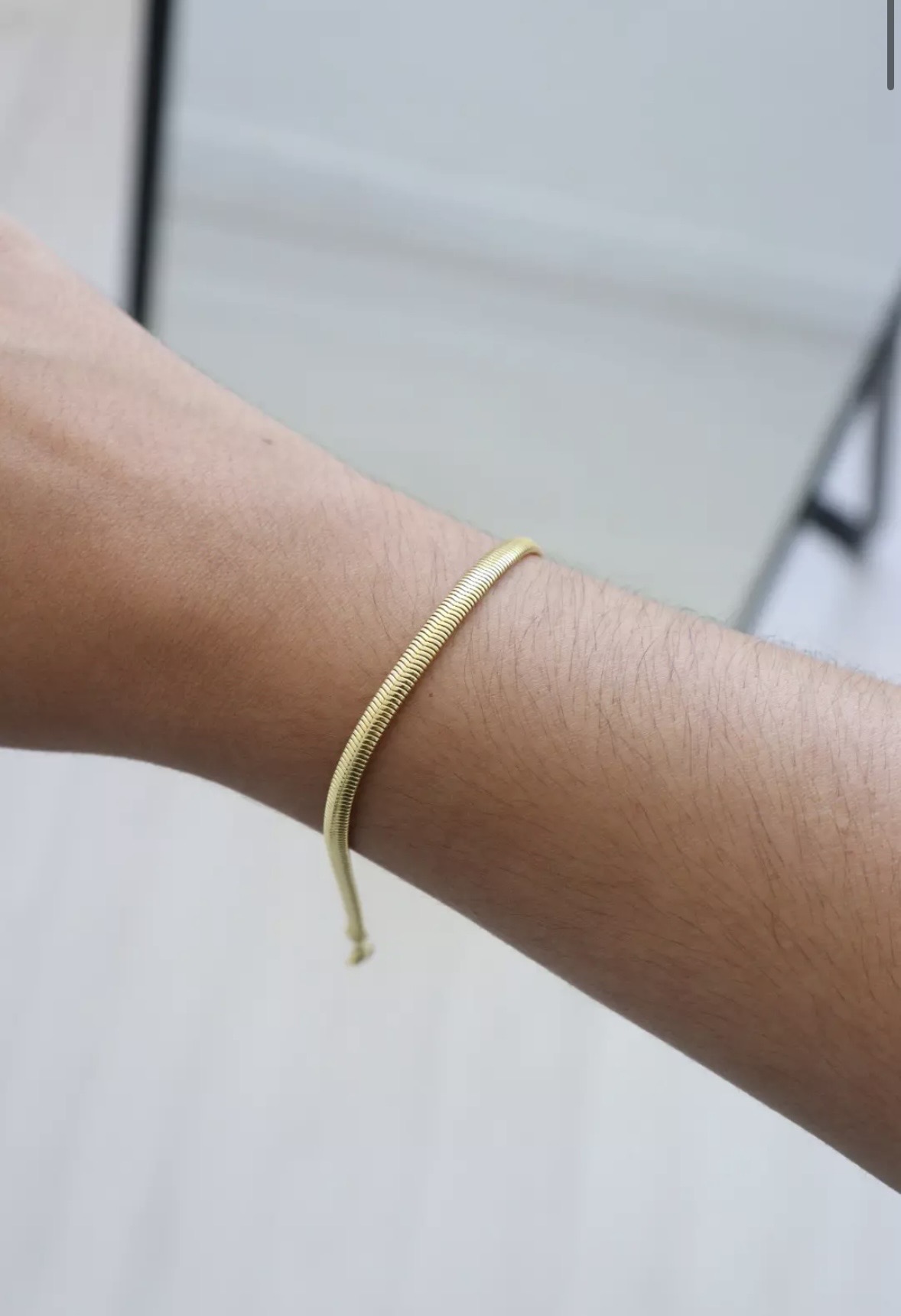 Pulseira Serpente Dourado — foto no corpo